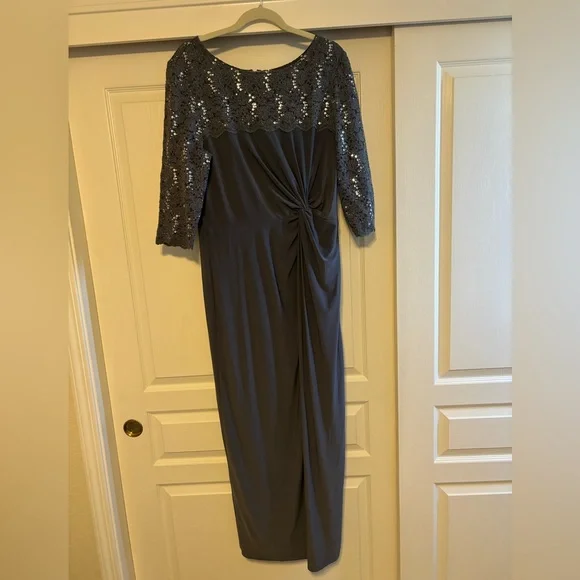 green emerald velvet dress Amazon.com: Alex Evenings Women's Tea Length Jacket Dress, Perfect for  Weddings, Formal Events (Petite and Regular Sizes), Dusty Blue, 4 :  Clothing, Shoes & Jewelry main image 0